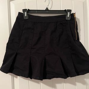 Black Pleated Jean Mini Skirt. Gold side zipper. Size 7